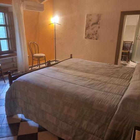 B&B Di Luisa Ledda Ales Екстериор снимка