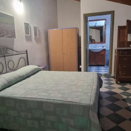 B&B Di Luisa Ledda Ales Екстериор снимка